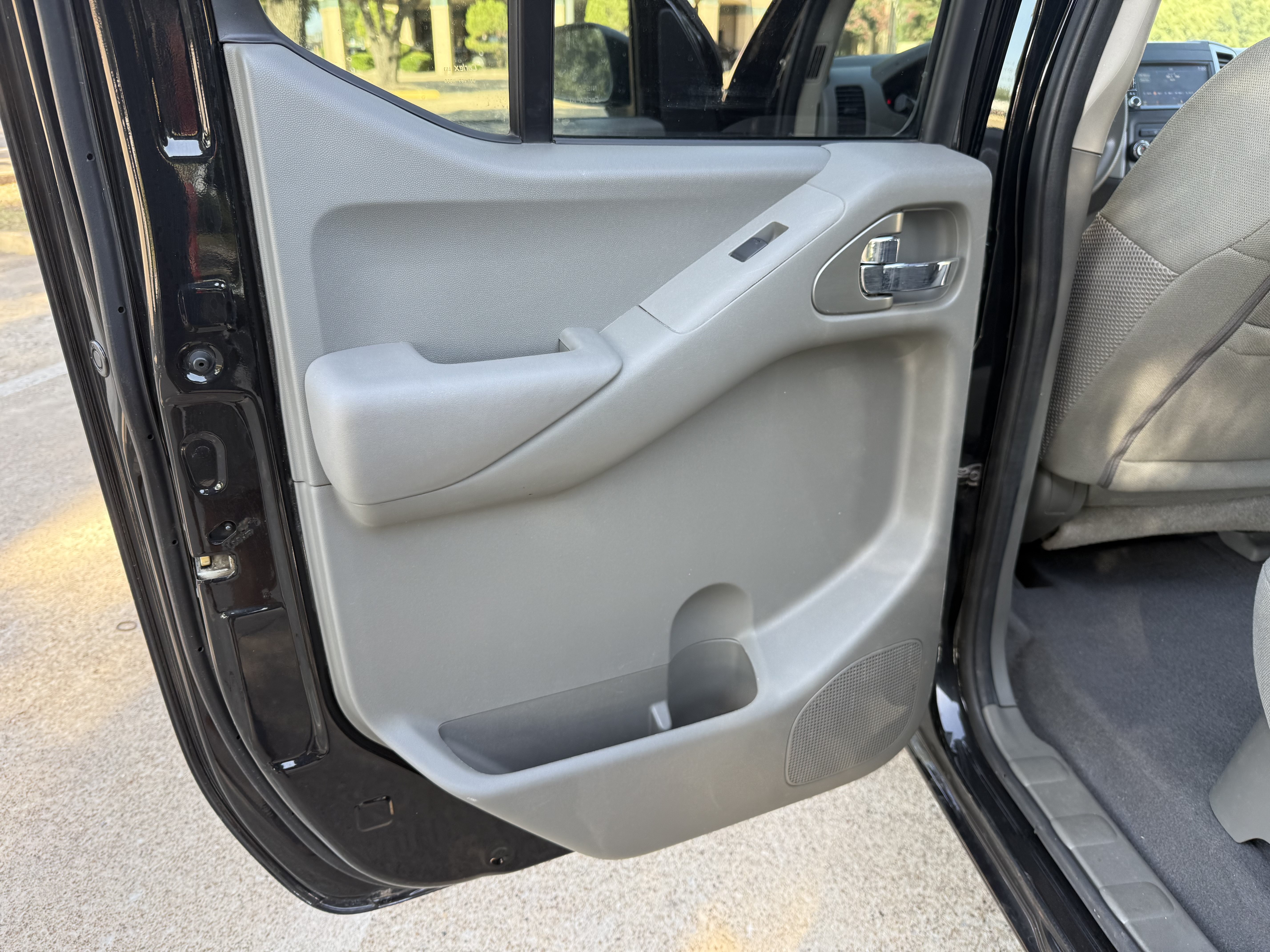 Used 2020 Nissan Frontier SV w/ SV Utility Package AWD/4WD image 14