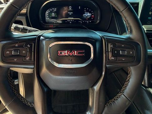 Used 2024 GMC Yukon AT4 w/ Technology Package AWD/4WD image 10