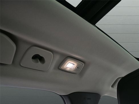 Used 2023 Volvo XC60 B6 Ultimate w/ Climate Package image 17