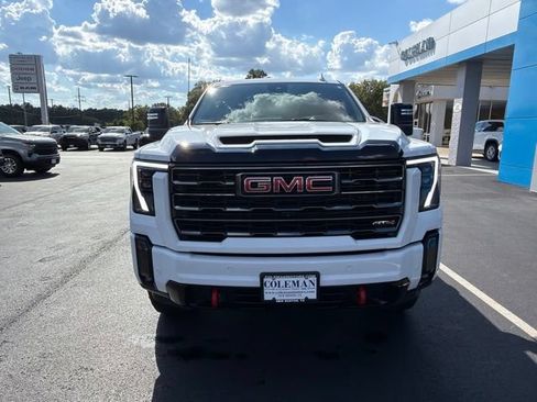 Used 2024 GMC Sierra 2500 AT4 AWD/4WD image 4