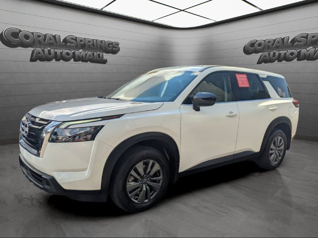Certified 2025 Nissan Pathfinder S FWD image 3