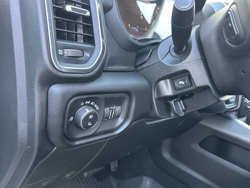 New 2026 RAM 2500 Laramie w/ Sport Appearance Package AWD/4WD image 17