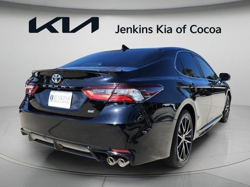 Used 2022 Toyota Camry SE FWD image 5