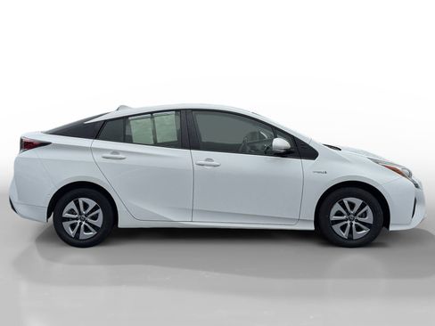 Used 2018 Toyota Prius Two image 6