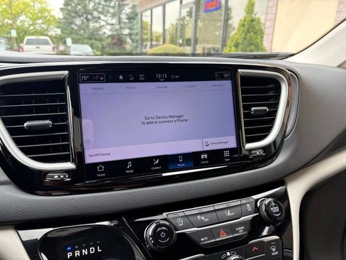 Used 2024 Chrysler Pacifica Touring-L FWD image 29