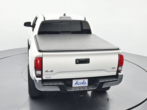Used 2021 Toyota Tacoma SR5 AWD/4WD image 34