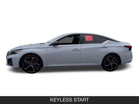Used 2024 Nissan Altima 2.5 SR w/ SR Premium Package FWD image 5