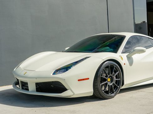 Used 2019 Ferrari 488 GTB image 18