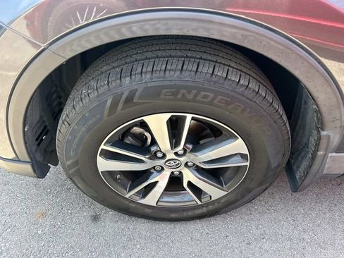 Used 2018 Toyota RAV4 XLE AWD/4WD image 10