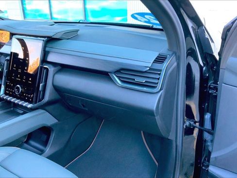 Used 2024 GMC Acadia AT4 image 16