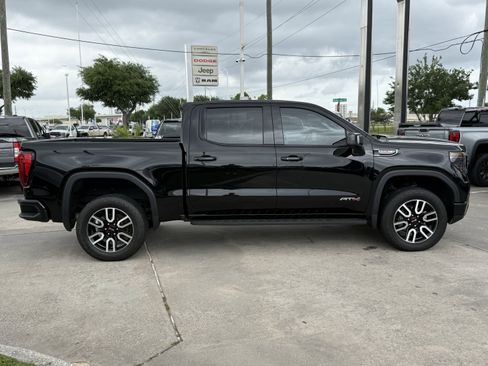 Used 2022 GMC Sierra 1500 AT4 w/ AT4 Premium Package image 3