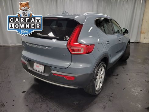 Used 2022 Volvo XC40 T4 Momentum FWD image 8