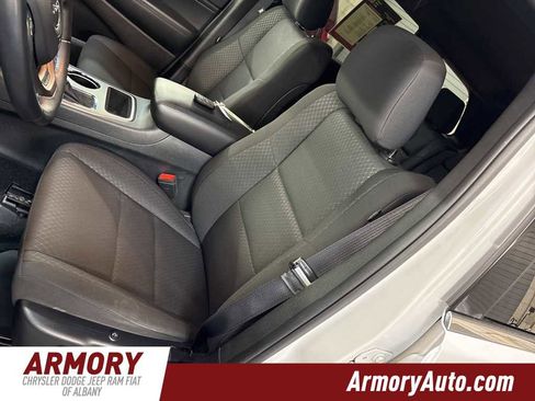 Used 2019 Jeep Grand Cherokee Laredo image 10