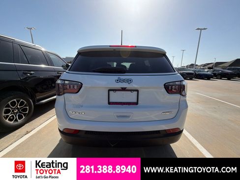 Used 2024 Jeep Compass Latitude AWD/4WD image 4