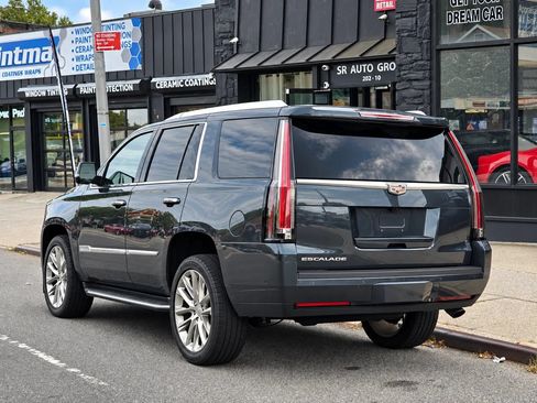 Used 2019 Cadillac Escalade Luxury AWD/4WD image 9