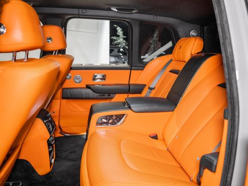 Used 2022 Rolls-Royce Cullinan w/ Dark Exterior Package image 19