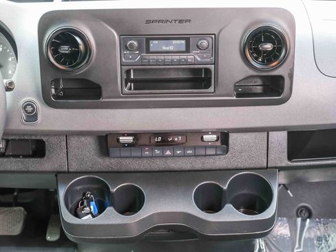 Used 2022 Mercedes-Benz Sprinter 2500 image 16