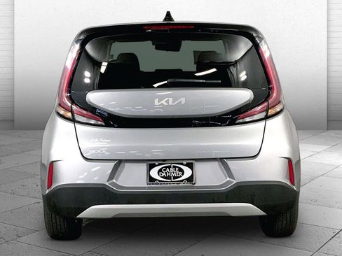 Certified 2025 Kia Soul LX w/ LX Technology Package FWD image 3