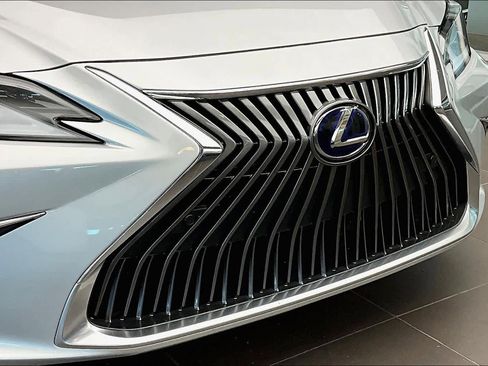 Used 2021 Lexus ES 300h w/ Premium Package image 31