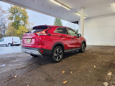 Used 2024 Mitsubishi Eclipse Cross SE image 3