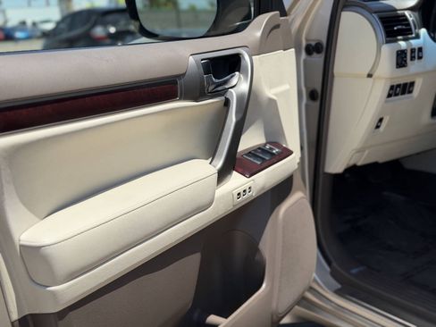 Used 2014 Lexus GX 460 Luxury AWD/4WD image 22