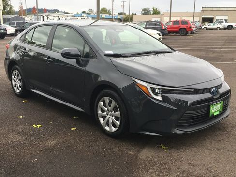 Used 2023 Toyota Corolla LE FWD image 9