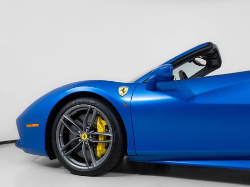 Used 2018 Ferrari 488 Spider image 15