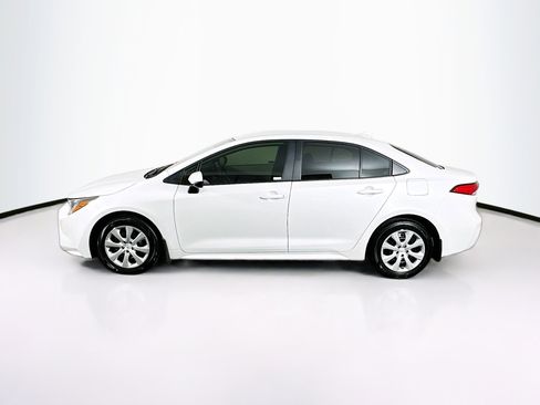 Used 2025 Toyota Corolla LE image 4