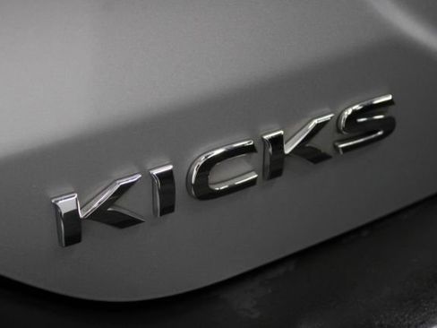 Used 2020 Nissan Kicks S image 7