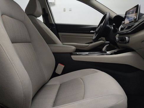 Used 2024 Nissan Altima 2.5 SV FWD image 21