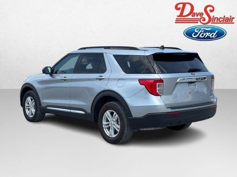 Used 2023 Ford Explorer XLT AWD/4WD image 9