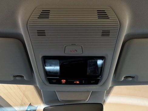 Used 2026 Volkswagen Tiguan SE FWD image 17