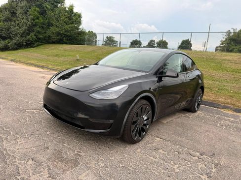Used 2025 Tesla Model Y Long Range AWD/4WD image 2