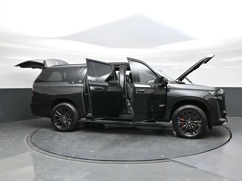 Certified 2024 Cadillac Escalade ESV V w/ LPO, ONYX Package AWD/4WD image 42