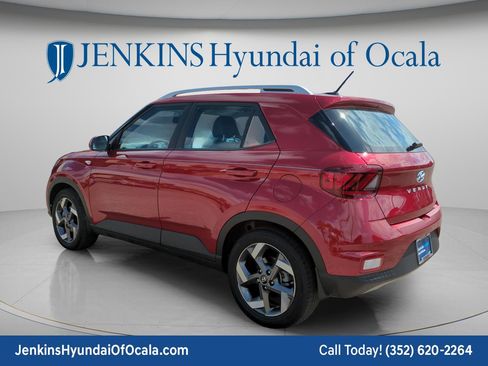 Certified 2025 Hyundai Venue Limited FWD image 5