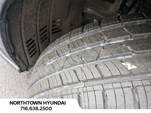 Used 2022 Toyota Highlander XLE image 46