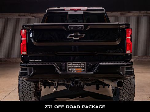 Used 2024 Chevrolet Silverado 2500 High Country w/ Midnight Edition image 8