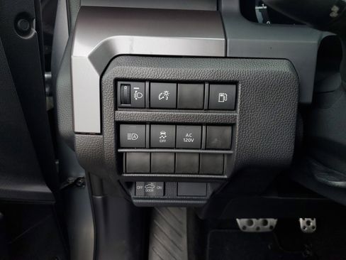 Used 2025 Toyota Tacoma TRD Sport image 28