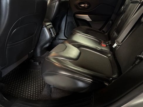 Used 2018 Jeep Cherokee Latitude Plus w/ Cold Weather Group image 27