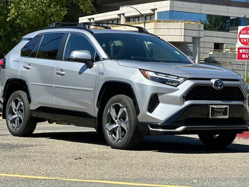Used 2024 Toyota RAV4 SE w/ Weather & Moonroof Package AWD/4WD image 6