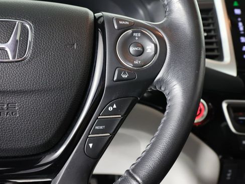 Used 2016 Honda Pilot Touring image 36