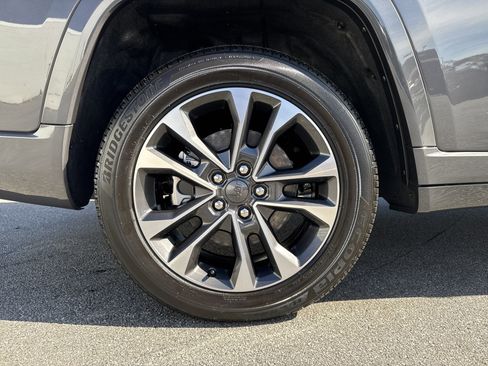 New 2025 Jeep Grand Cherokee L Overland w/ Luxury Tech Group IV AWD/4WD image 12