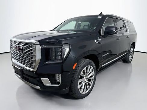 Used 2021 GMC Yukon XL Denali w/ Denali Premium Package AWD/4WD image 3
