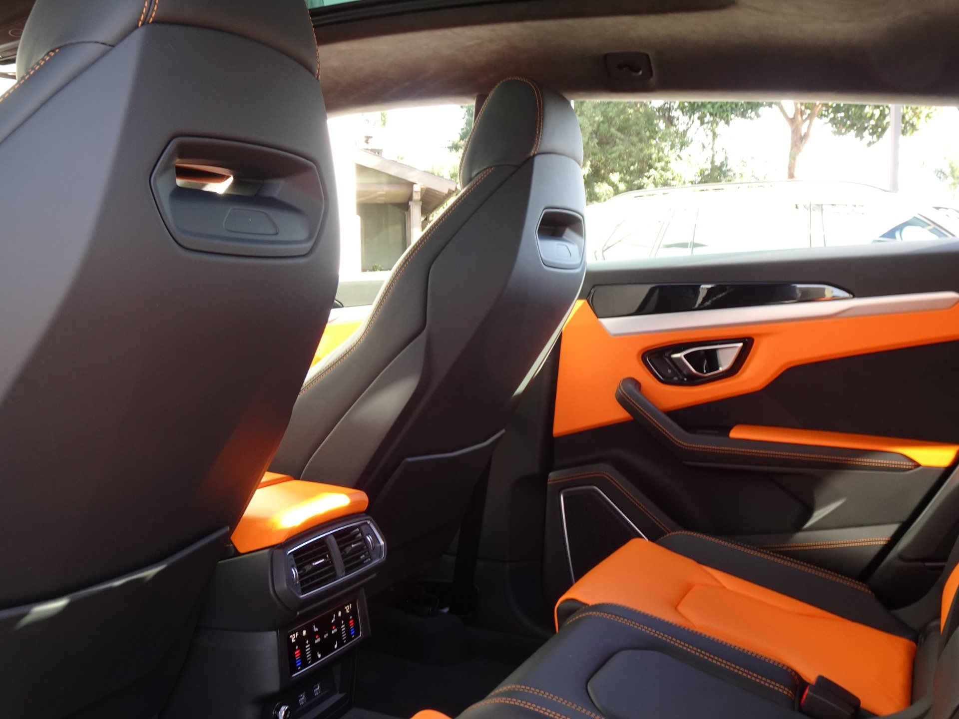 Used 2021 Lamborghini Urus AWD/4WD image 16