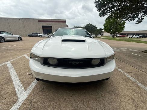 Used 2010 Ford Mustang GT Premium RWD image 2