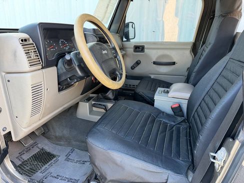 Used 2005 Jeep Wrangler Unlimited AWD/4WD image 10