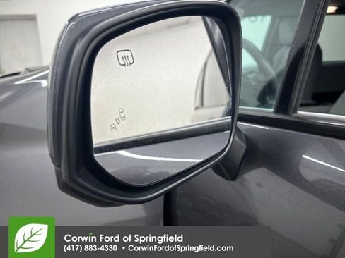 Used 2025 Toyota Sienna XLE image 33