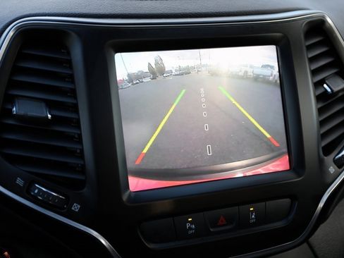 Used 2021 Jeep Cherokee Latitude Lux 80th Anniv w/ Quick Order Package 26U 80TH image 11