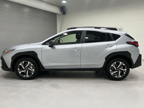 Used 2025 Subaru Crosstrek 2.0i Premium image 5