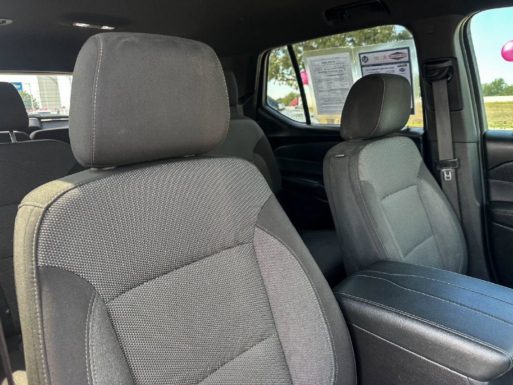 Used 2022 Chevrolet Traverse LT FWD image 26